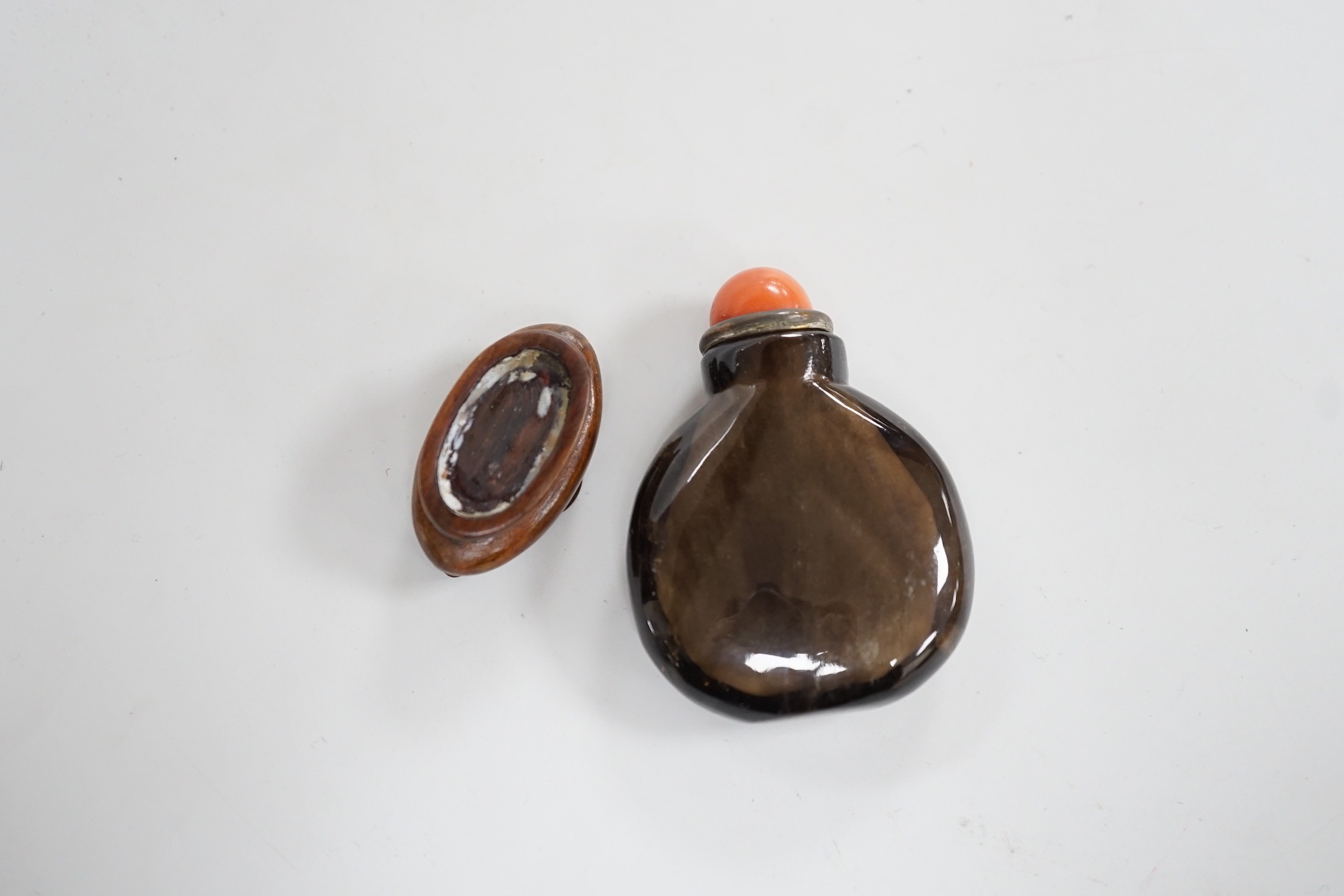 A Chinese smoky quartz snuff bottle, 18th/19th century, well hollowed, 4.7cm, coral stopper